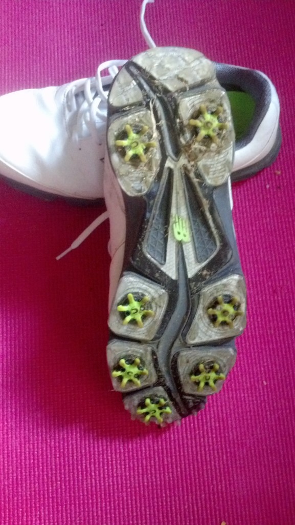 Spike pattern (2 in the heel, 5 in the forefoot).